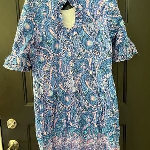Mid sleeve ruffle dress with key whole back. Perfect for spring. Size 16.
